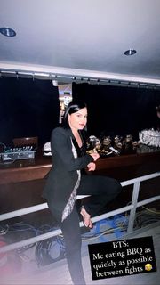 Megan Olivi feet photo thumbnail