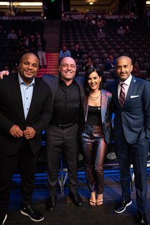 Megan Olivi feet photo thumbnail