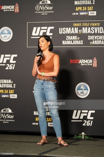 Megan Olivi feet photo thumbnail