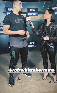 Megan Olivi feet photo thumbnail