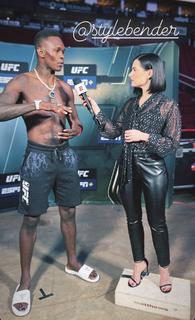 Megan Olivi feet photo thumbnail
