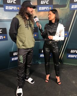 Megan Olivi feet photo thumbnail