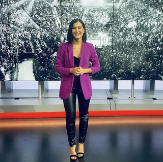 Megan Olivi feet photo thumbnail