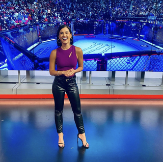 Megan Olivi feet photo thumbnail