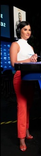 Megan Olivi feet photo thumbnail