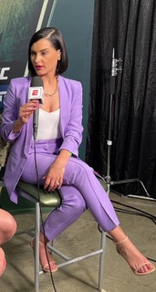 Megan Olivi feet photo thumbnail