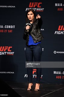 Megan Olivi feet photo thumbnail