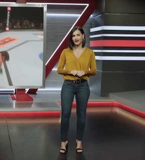 Megan Olivi feet photo thumbnail