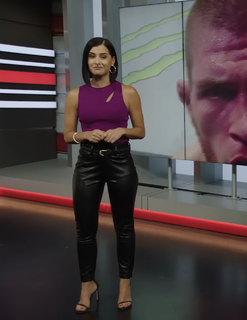 Megan Olivi feet photo thumbnail