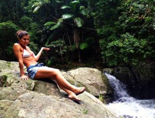 Megan Olivi feet photo thumbnail