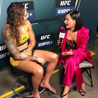 Megan Olivi feet photo thumbnail