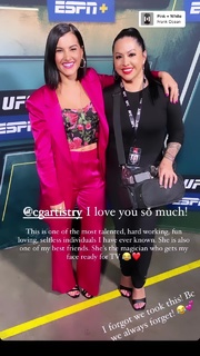Megan Olivi feet photo thumbnail