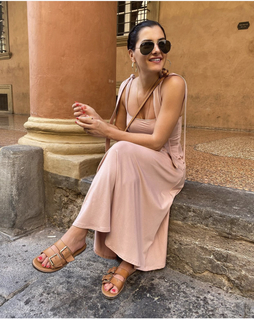 Megan Olivi feet photo thumbnail