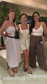 Megan Olivi feet photo thumbnail