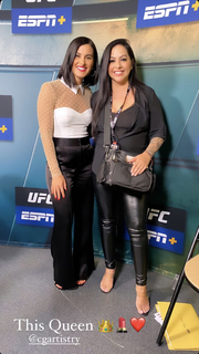 Megan Olivi feet photo thumbnail