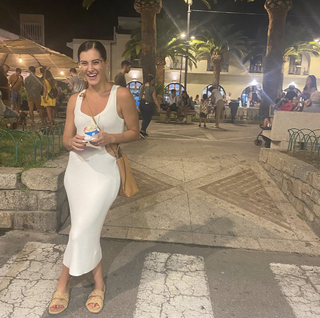 Megan Olivi feet photo thumbnail