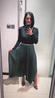 Megan Olivi feet photo thumbnail