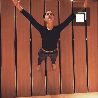 Megan Olivi feet photo thumbnail