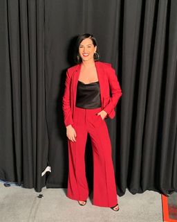 Megan Olivi feet photo thumbnail