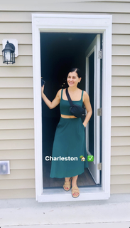 Megan Olivi feet photo thumbnail