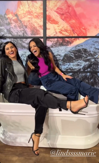 Megan Olivi feet photo thumbnail