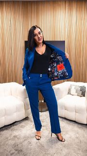 Megan Olivi feet photo thumbnail