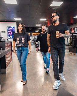 Megan Olivi feet photo thumbnail