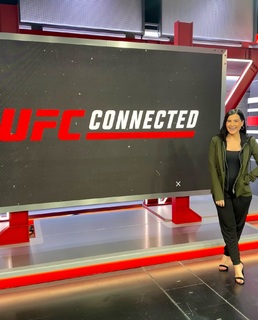 Megan Olivi feet photo thumbnail