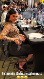 Megan Olivi feet photo thumbnail