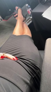 Megan Olivi feet photo thumbnail