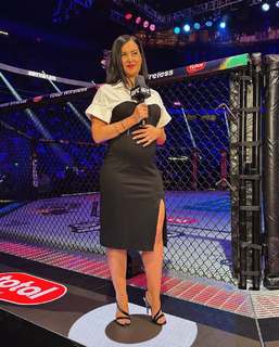 Megan Olivi feet photo thumbnail