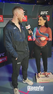 Megan Olivi feet photo thumbnail