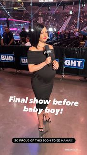 Megan Olivi feet photo thumbnail
