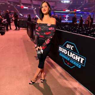 Megan Olivi feet photo 1
