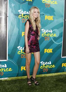 Megan Park feet photo thumbnail