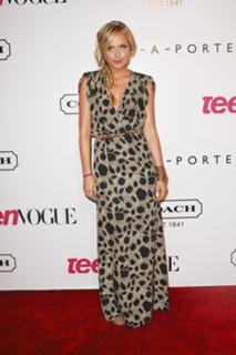 Megan Park feet photo thumbnail
