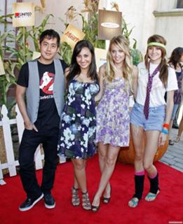Megan Park feet photo thumbnail
