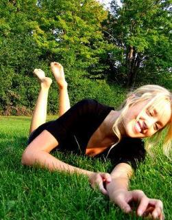 Megan Park feet photo thumbnail