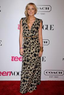 Megan Park feet photo thumbnail