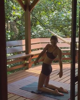 Megan Williams feet photo 3