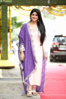 Megha Akash feet photo 16
