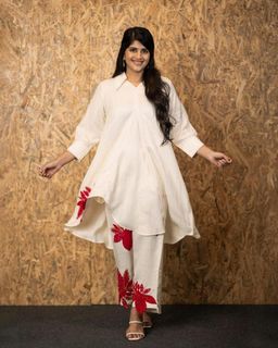 Megha Akash feet photo 17