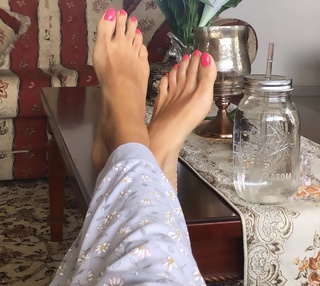 Megha Gupta feet photo thumbnail