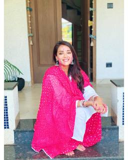 Megha Gupta feet photo thumbnail