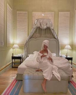 Megha Gupta feet photo thumbnail