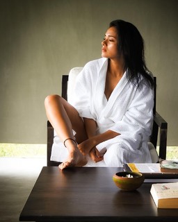 Megha Gupta feet photo thumbnail