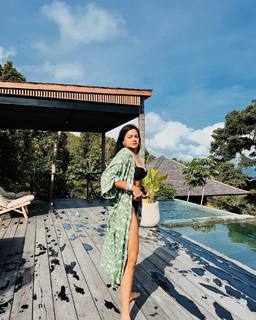 Megha Gupta feet photo thumbnail