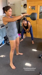 Megha Gupta feet photo thumbnail