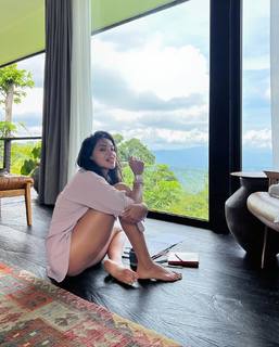 Megha Gupta feet photo thumbnail