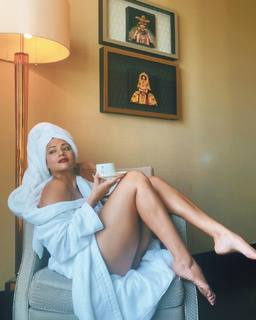 Megha Gupta feet photo thumbnail